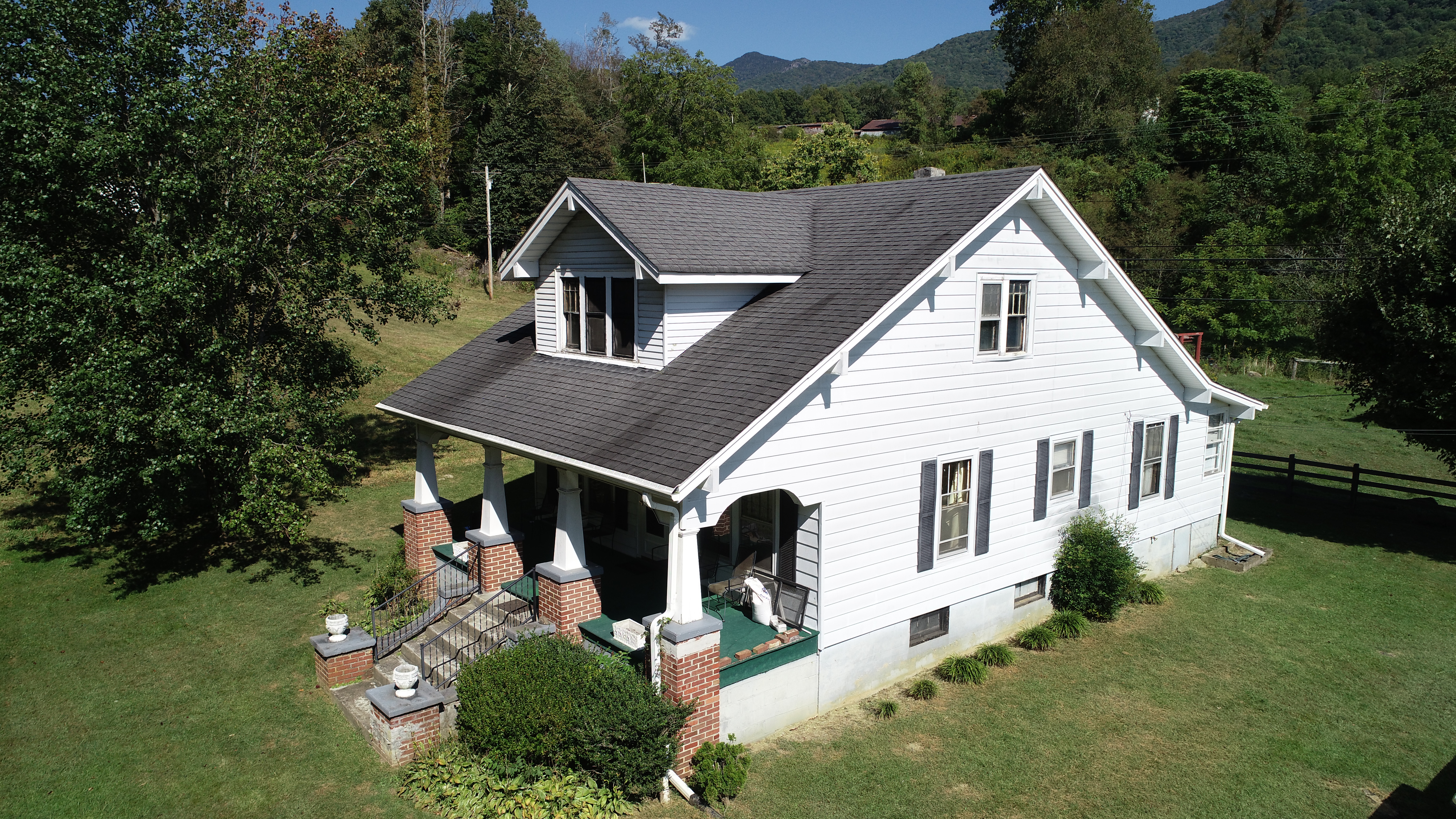 10426 North Carolina 226 Bakersville, NC 28705 4 beds, Farm/Land For