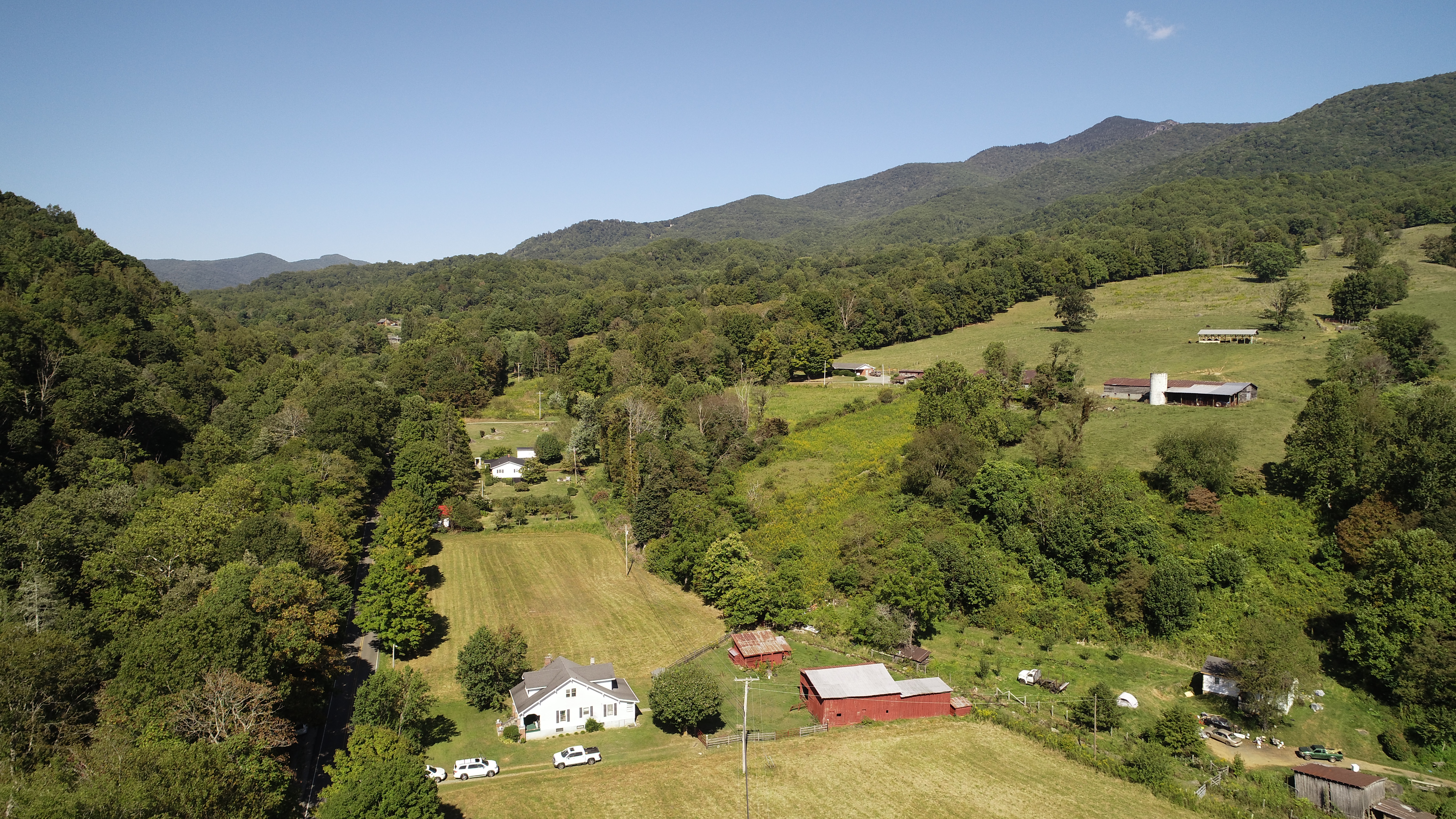 10426 North Carolina 226 Bakersville, NC 28705 4 beds, Farm/Land For